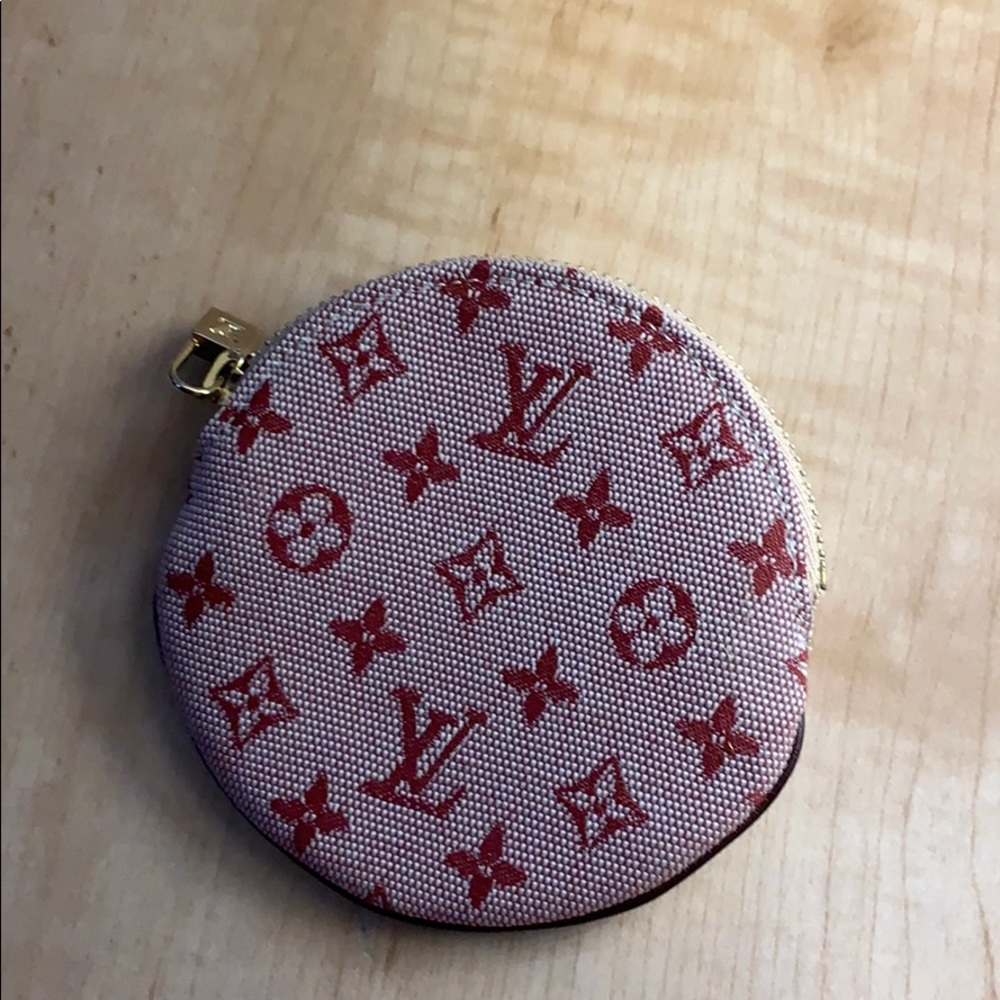 Louis Vuitton change wallet
